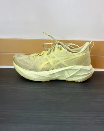 Tweedehands Asics Novablast 5 bike — afbeelding 9 van 13
