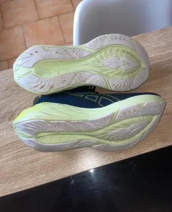 Gebrauchtes Asics Novablast 4 bike — Bild 4 von 5