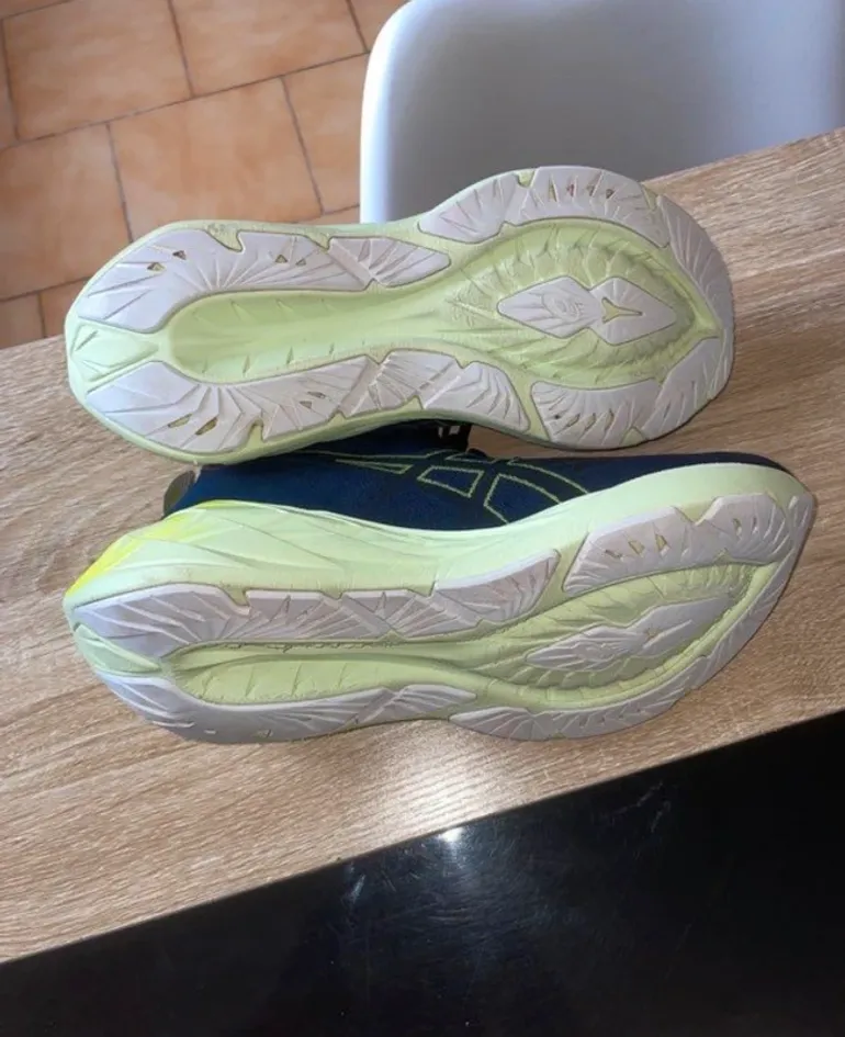 Gebrauchtes Asics Novablast 4 bike — Bild 4 von 5
