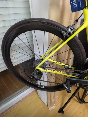 Used Campagnolo 45mm Tubular Carbon Wheels bike — image 4 of 4