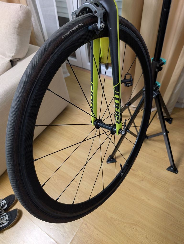 Used Campagnolo 45mm Tubular Carbon Wheels bike — image 2 of 4