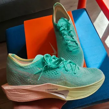 Used Nike Vaporfly Next %3 bike — image 3 of 5
