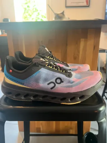 On Running Cloudsurfer Next Running Shoes usato