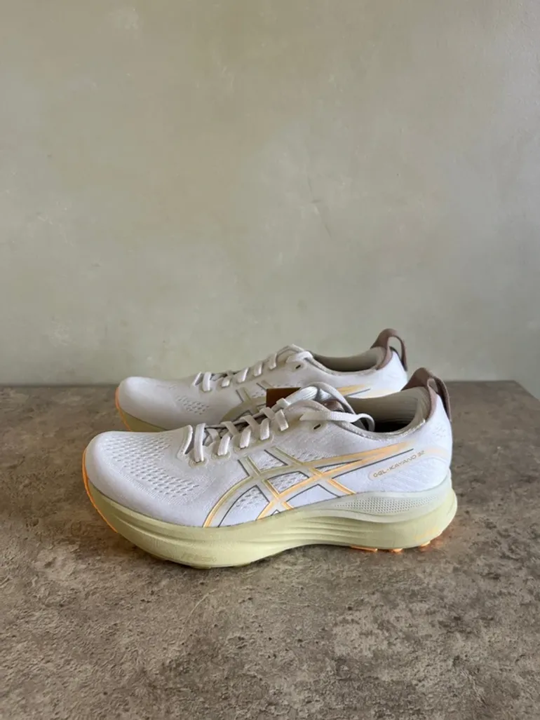 Tweedehands Asics Gel Kayano 32 bike — afbeelding 2 van 7