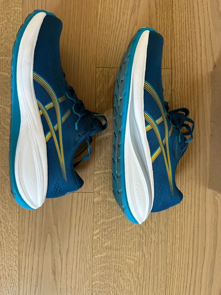 Used Asics Cumulus 28 bike — image 7 of 8