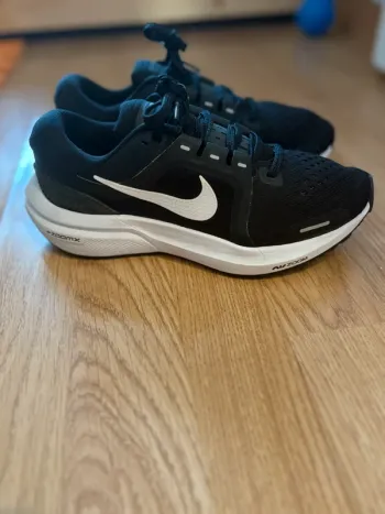 Gebrauchtes Nike Air Zoom Vomero 16 bike