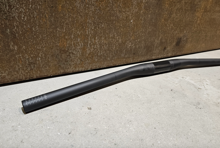 Used Bontrager BONTRAGER XXX 35 MOUNTAIN BIKE HANDLEBAR 720MM bike — image 5 of 6