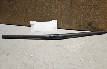 Used Bontrager BONTRAGER XXX 35 MOUNTAIN BIKE HANDLEBAR 720MM bike — image 4 of 6