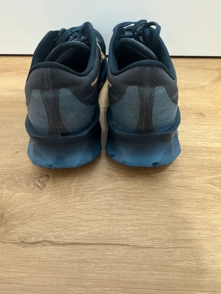 Tweedehands Asics Novablast bike — afbeelding 5 van 8