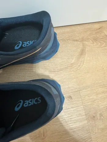 Tweedehands Asics Novablast bike — afbeelding 7 van 8