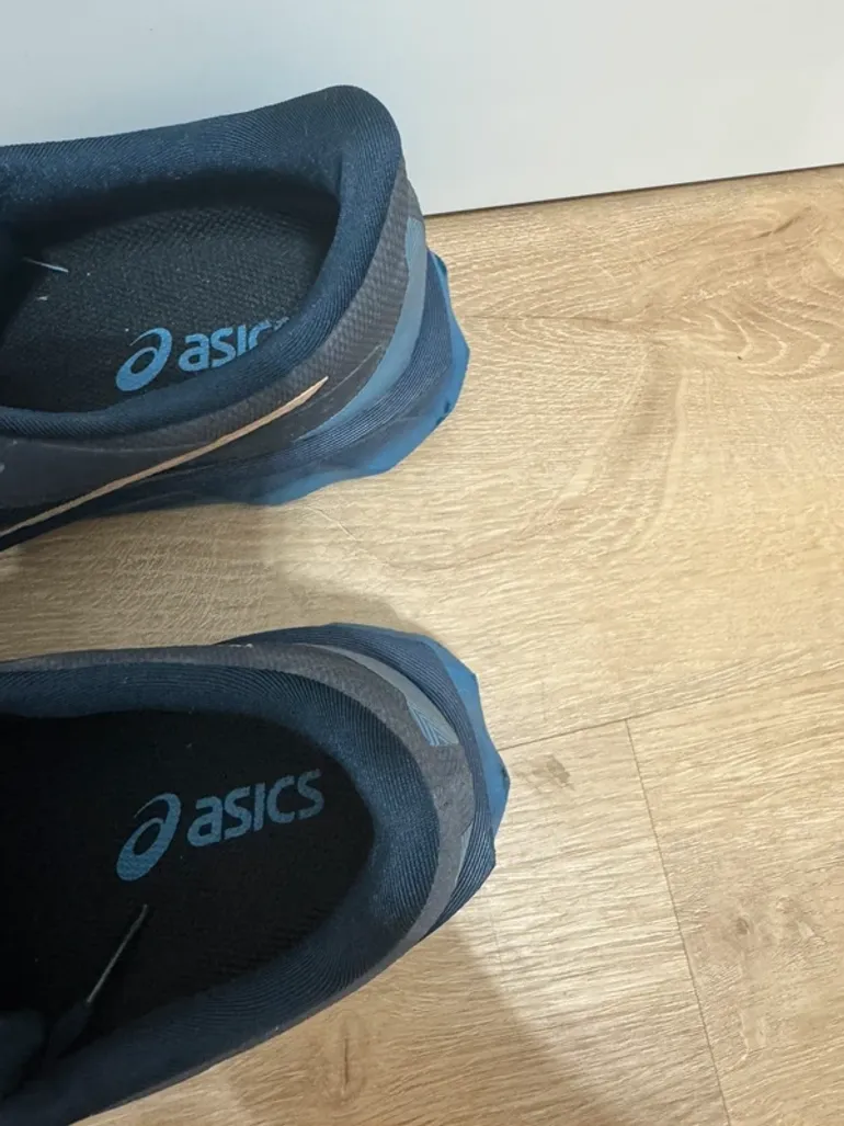 Tweedehands Asics Novablast bike — afbeelding 7 van 8