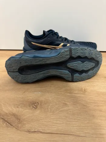 Tweedehands Asics Novablast bike — afbeelding 4 van 8