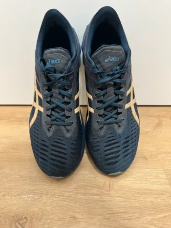Tweedehands Asics Novablast bike — afbeelding 2 van 8