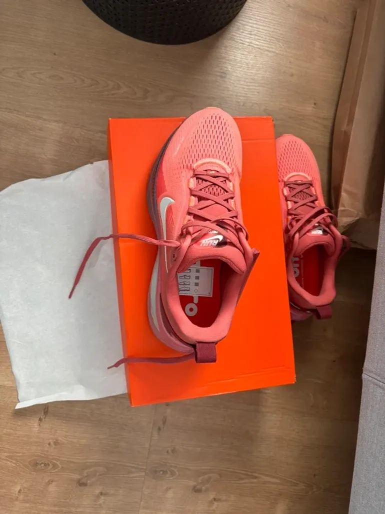 Nike Vomero 18 SE2 bike d'occasion — image 3 sur 3