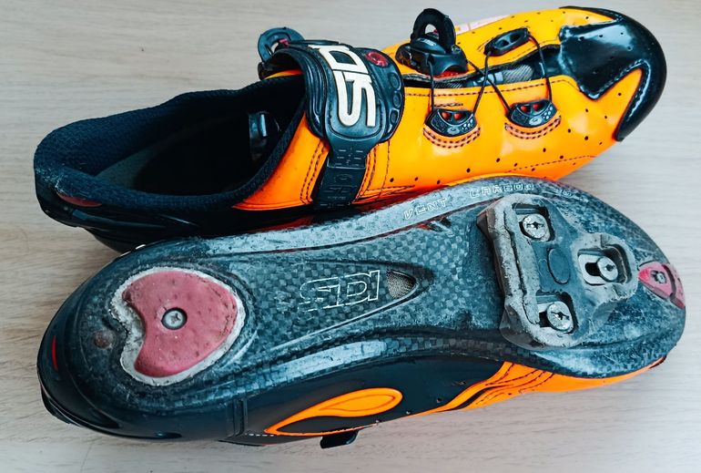 Używany Sidi Wire Carbon Vernice Road Shoes Fluo Orange/Black Size 44 bike — zdjęcie 3 z 3