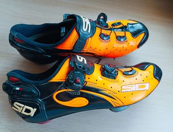 Używany Sidi Wire Carbon Vernice Road Shoes Fluo Orange/Black Size 44 bike — zdjęcie 2 z 3