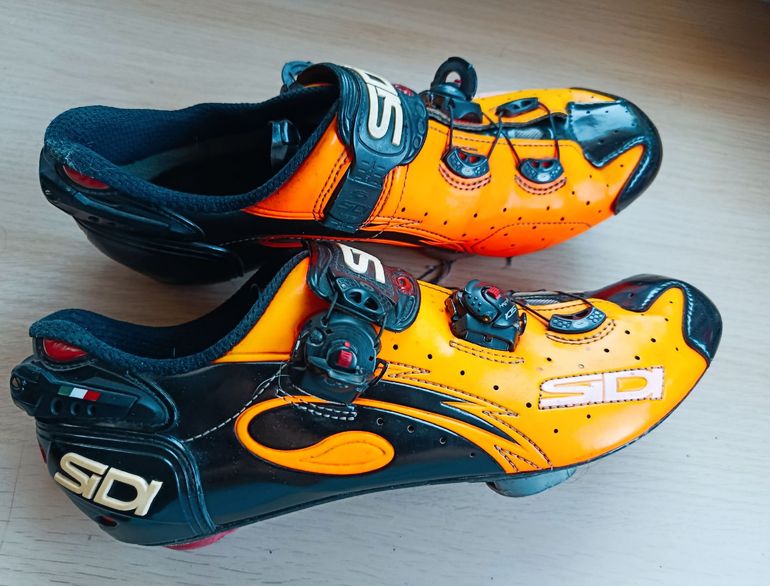 Używany Sidi Wire Carbon Vernice Road Shoes Fluo Orange/Black Size 44 bike — zdjęcie 2 z 3