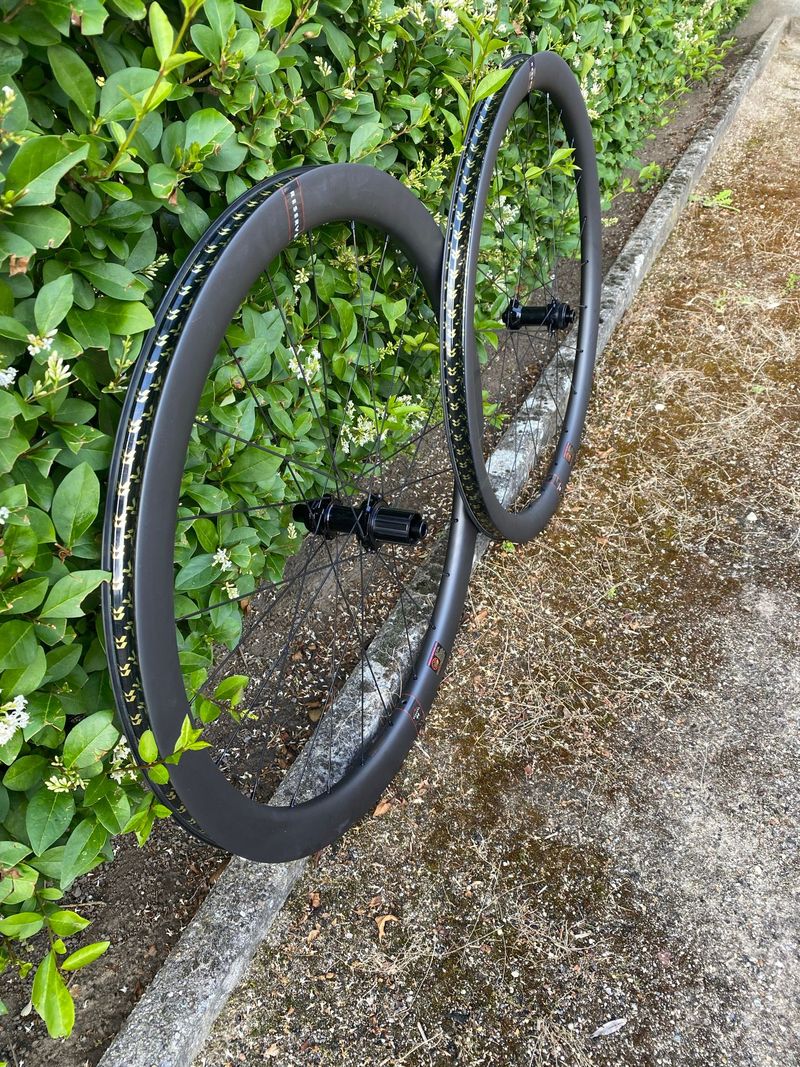 Used Reserve Carbon Wheelset 2026 bike — image 2 of 9