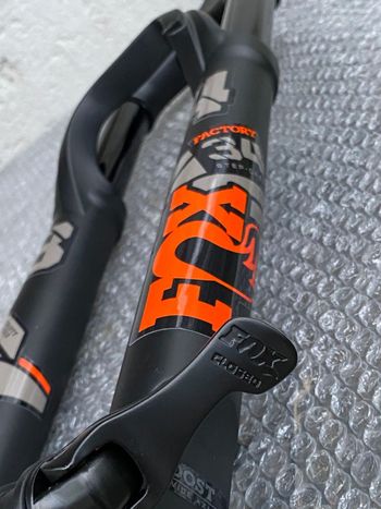 Fox 34 SC 27.5" 120 mm GRIP Remote BOOST Fork 2026 bike d'occasion — image 12 sur 15