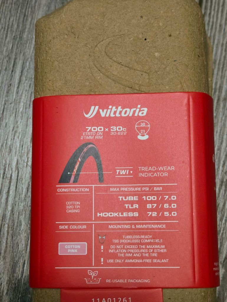 Vittoria Corsa Pro 700x30c Pink Giro d'Italia 2026 bike d'occasion — image 6 sur 9