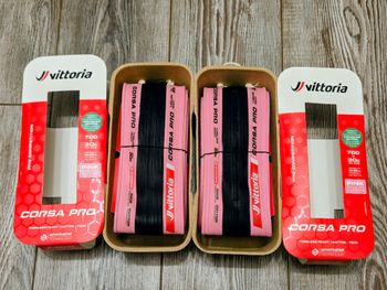 Vittoria Corsa Pro 700x30c Pink Giro d'Italia 2026 bike d'occasion — image 3 sur 9
