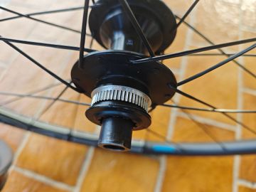 Used Shimano WH-MT601 2025 bike — image 4 of 16