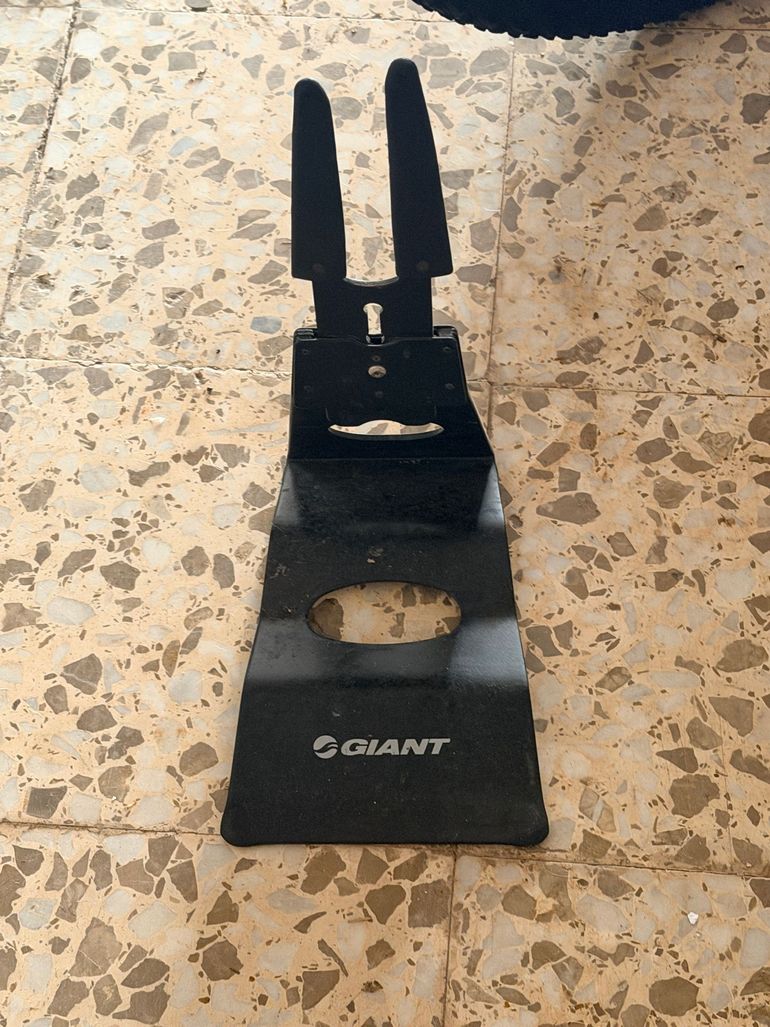 Used Giant Soporte Ajustable Bicicleta 2019 bike — image 1 of 2
