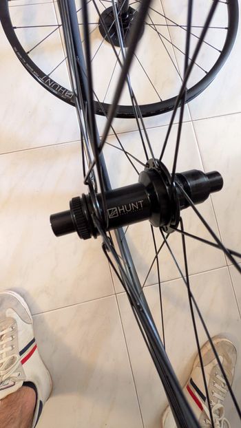 Used Hunt Wheels 4 Season All-Road Disc 700C Wheelset XDR Centerlock 12x100/12x142 bike — image 5 of 7