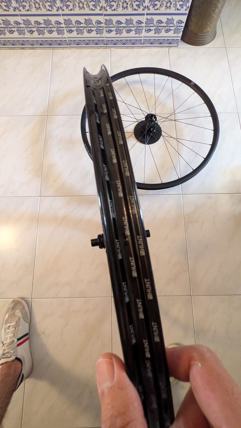 Used Hunt Wheels 4 Season All-Road Disc 700C Wheelset XDR Centerlock 12x100/12x142 bike — image 6 of 7