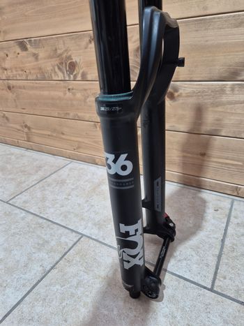 Used Fox 36 Performance Fork 2022 bike — image 7 of 7
