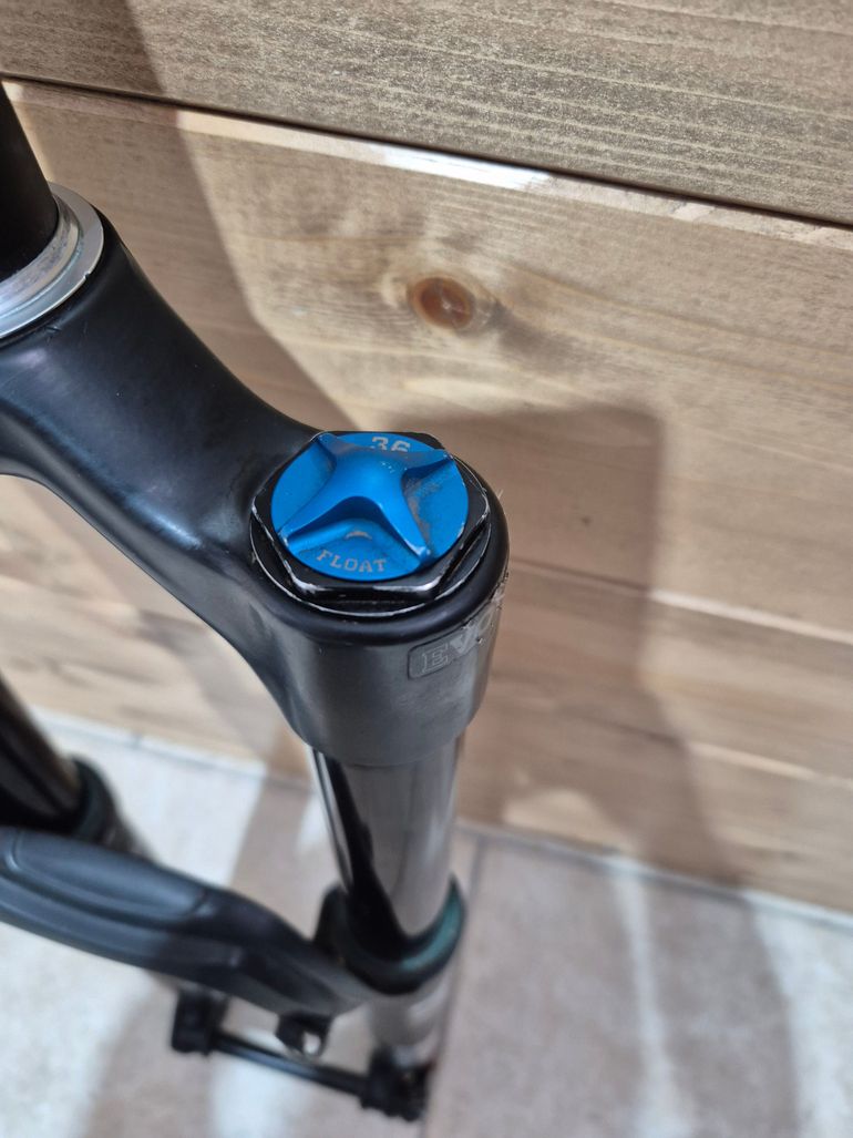 Used Fox 36 Performance Fork 2022 bike — image 3 of 7