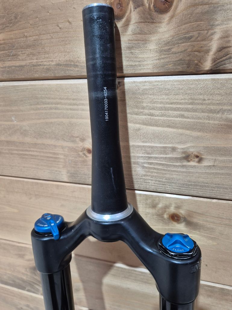 Used Fox 36 Performance Fork 2022 bike — image 4 of 7