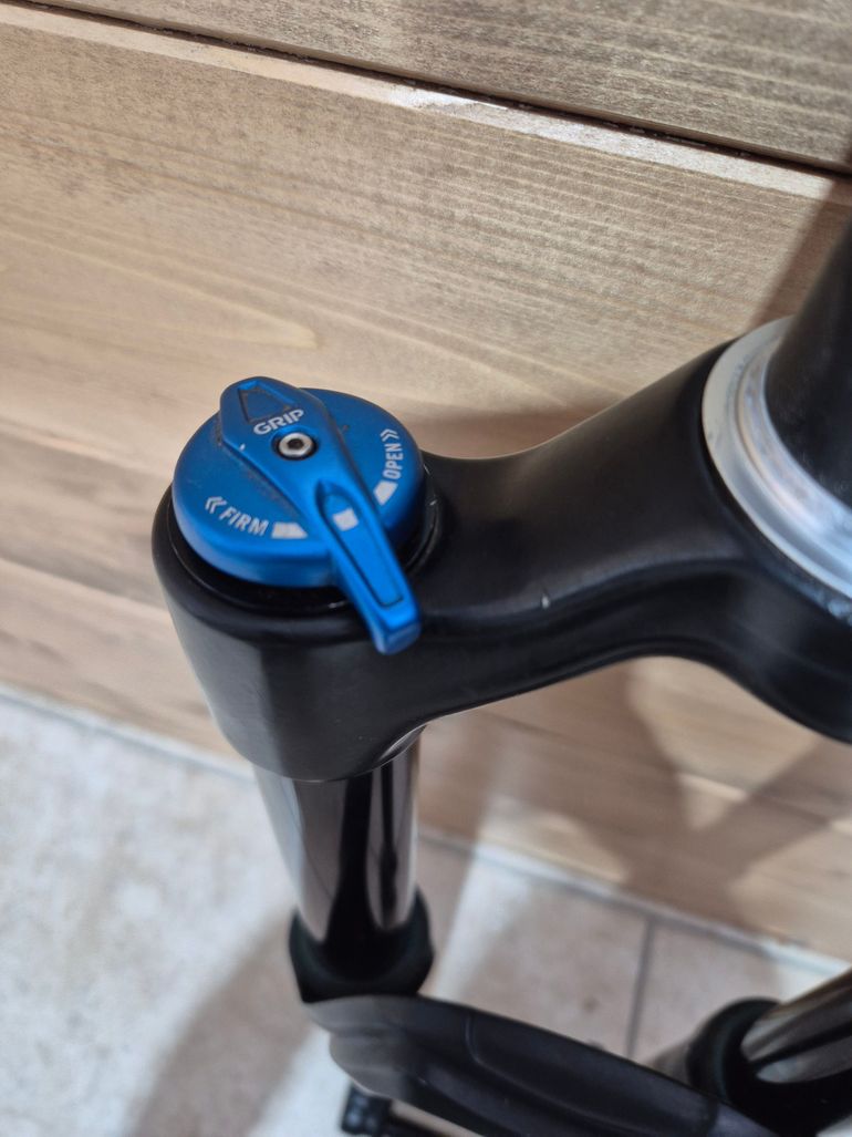 Used Fox 36 Performance Fork 2022 bike — image 2 of 7