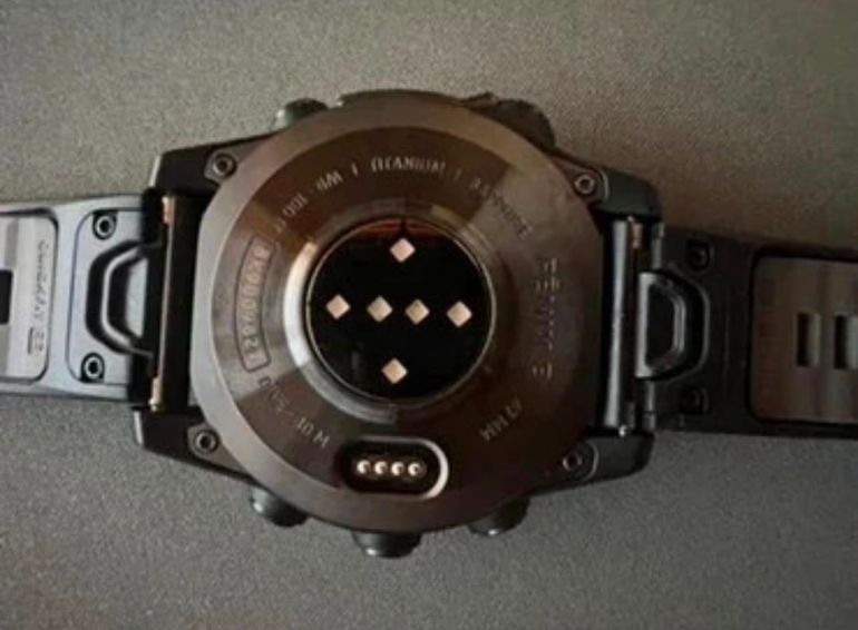 Used Garmin Fenix 8 AMOLED Sapphire 2025 bike — image 2 of 7