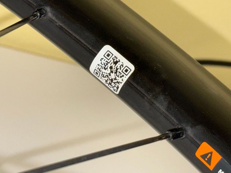 Used Giant SLR 1 42 Carbon Disc Rear Wheel Hooked 19mm Internal bike — image 7 of 8