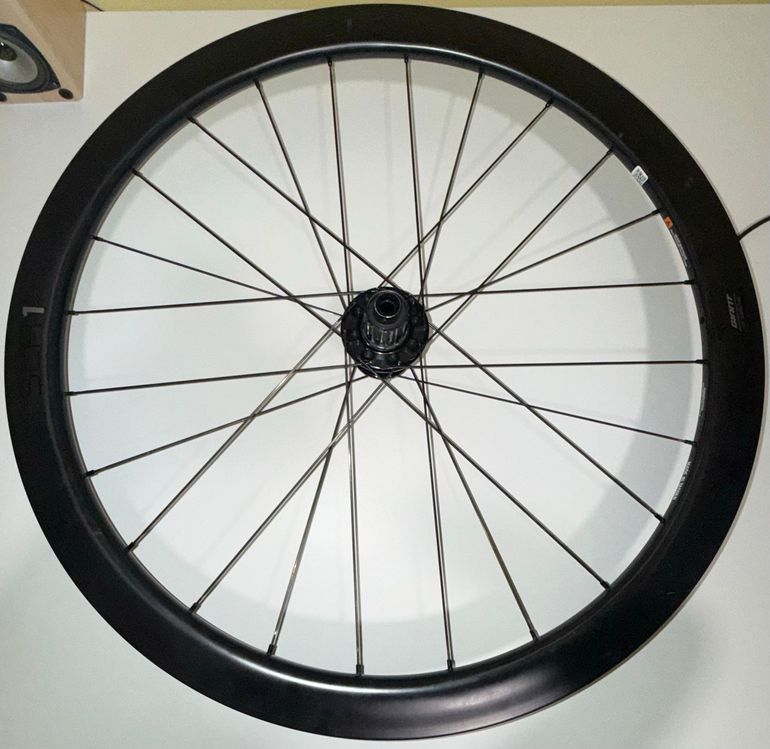 Used Giant SLR 1 42 Carbon Disc Rear Wheel Hooked 19mm Internal bike — image 2 of 8