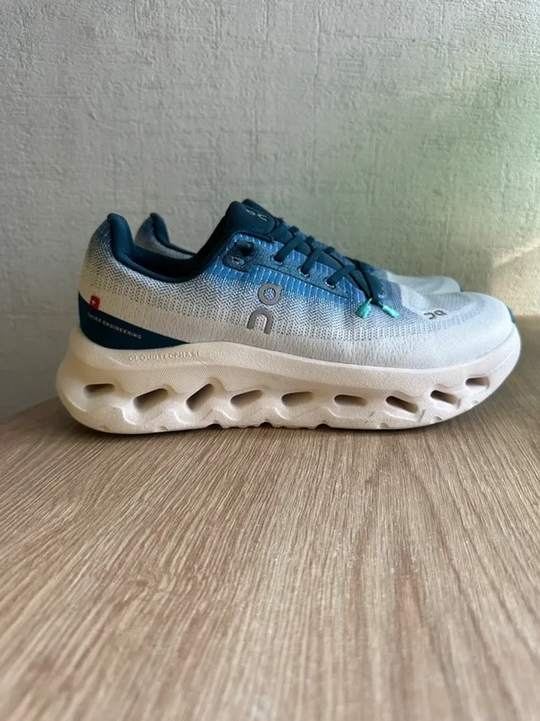 Tweedehands On Running Cloud bike — afbeelding 3 van 5