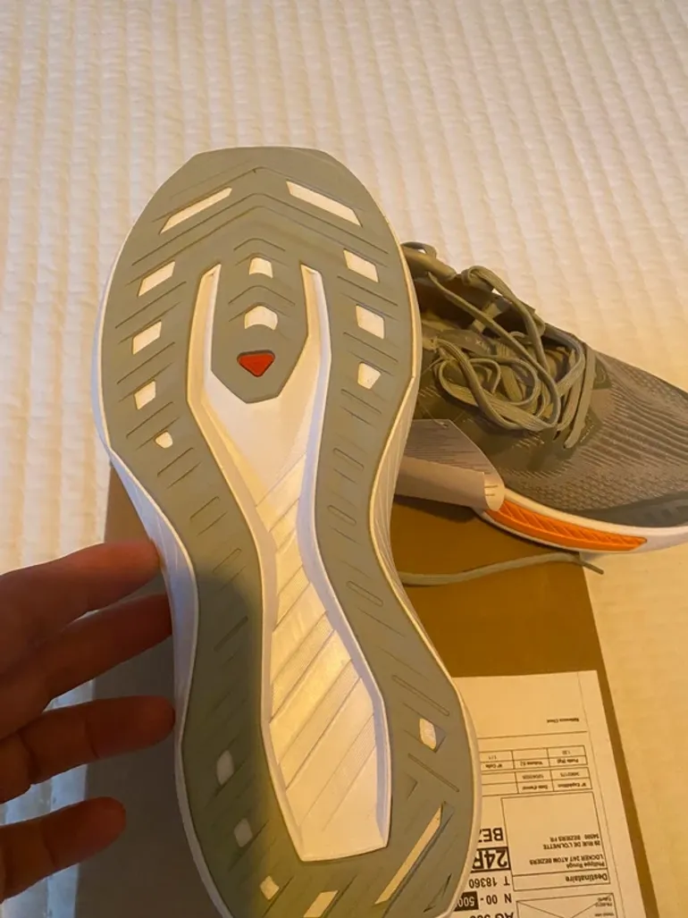 Used Salomon Running Shoes bike — image 3 of 4