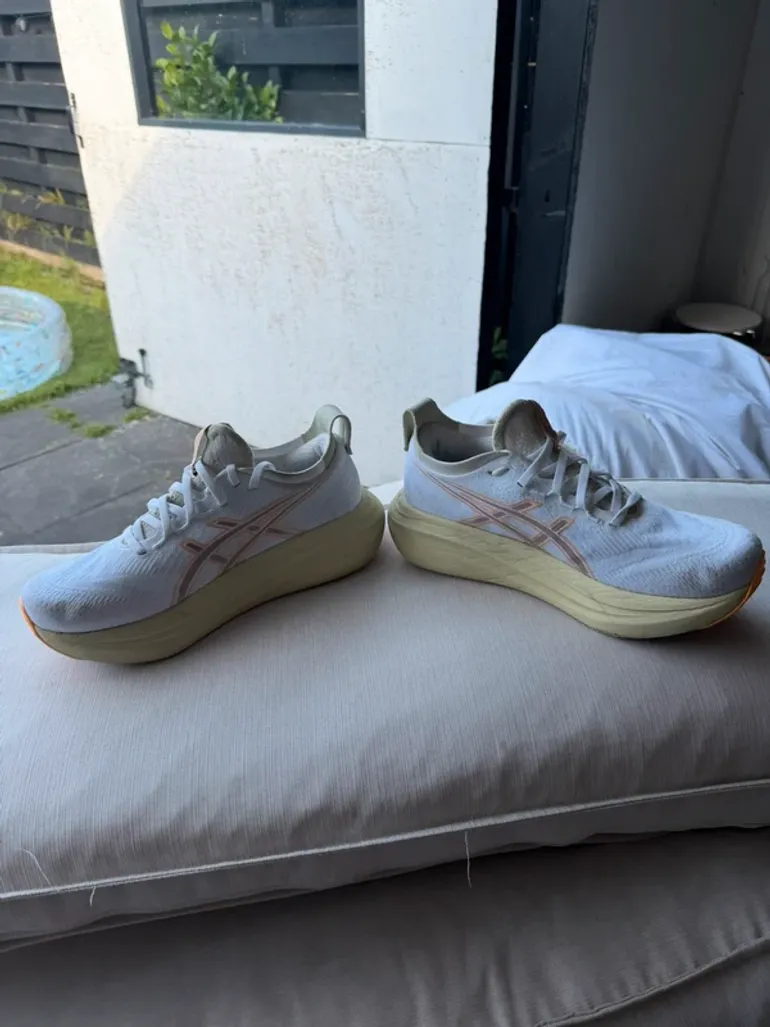 Used Asics Gel Nimbus 27 bike — image 2 of 3