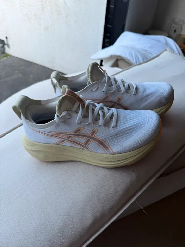 Used Asics Gel Nimbus 27 bike — image 1 of 3