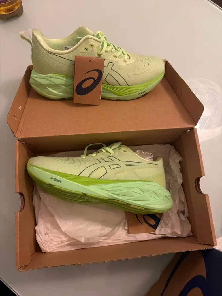 Used Asics Novablast 4 bike — image 1 of 5