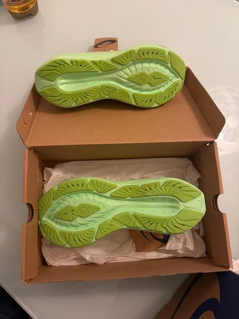 Used Asics Novablast 4 bike — image 2 of 5
