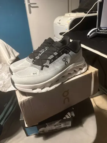 Used On Running shoes size 42 bike — image 3 of 5
