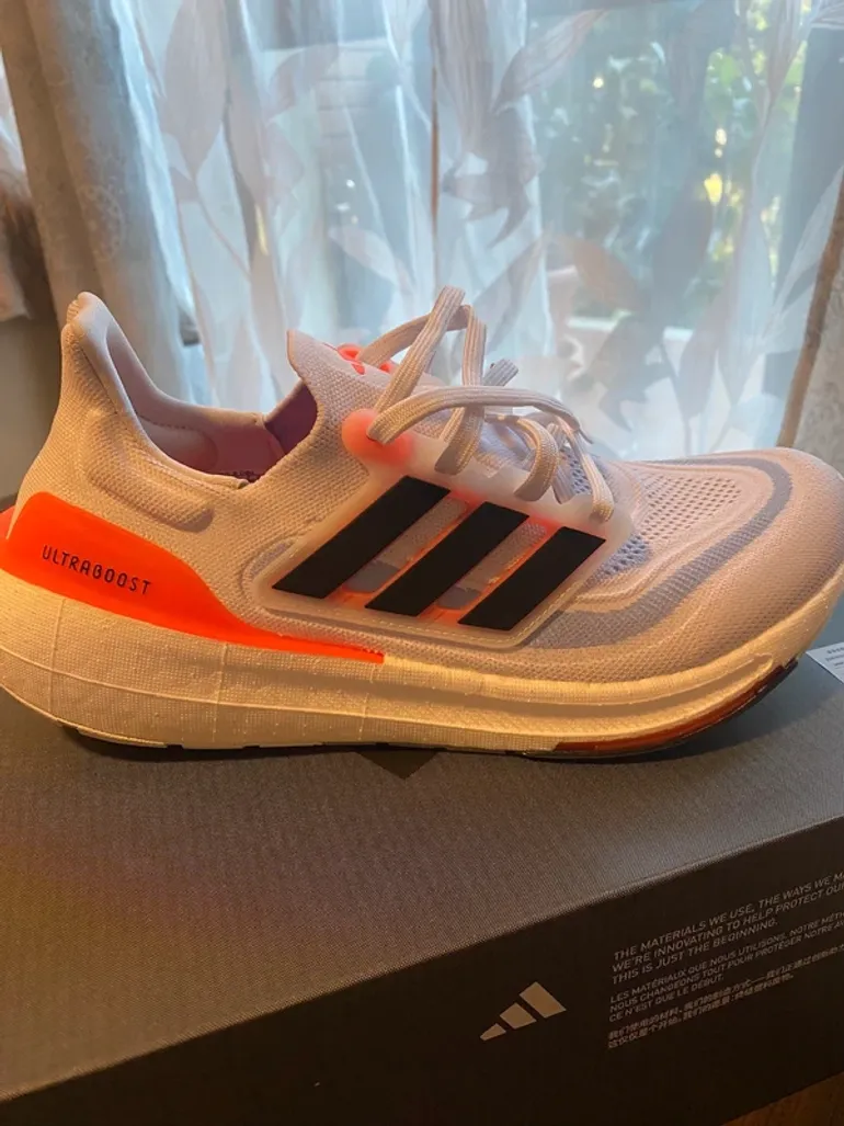 Adidas Ultraboost Light bike usato — immagine 5 di 9