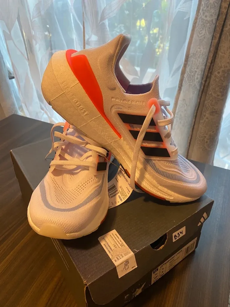 Adidas Ultraboost Light bike usato — immagine 4 di 9
