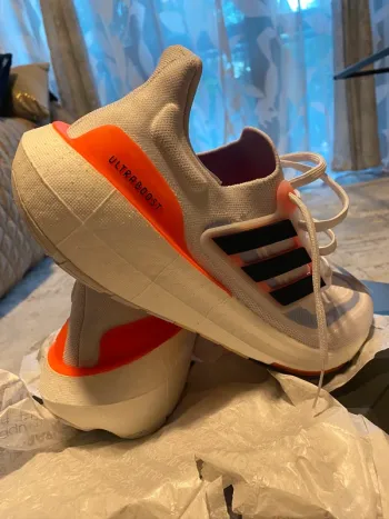 Adidas Ultraboost Light bike usato — immagine 9 di 9