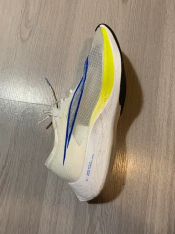 Used Nike Running Shoes bike — image 4 of 5