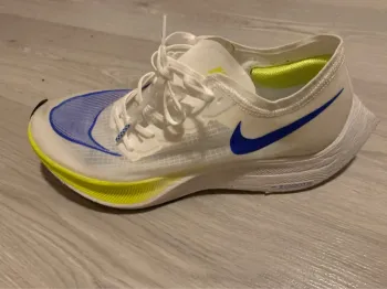 Used Nike Running Shoes bike — image 2 of 5