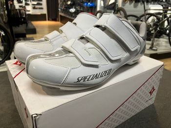 Used Specialized WMN Spirita white / titanium bike
