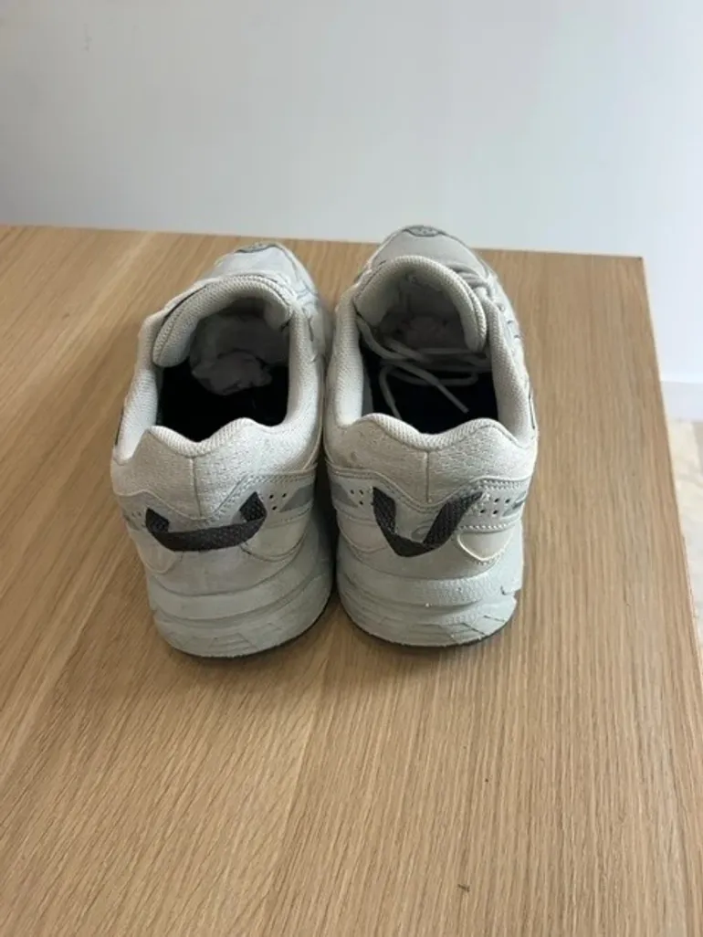 Used Asics Running Shoes bike — image 4 of 5